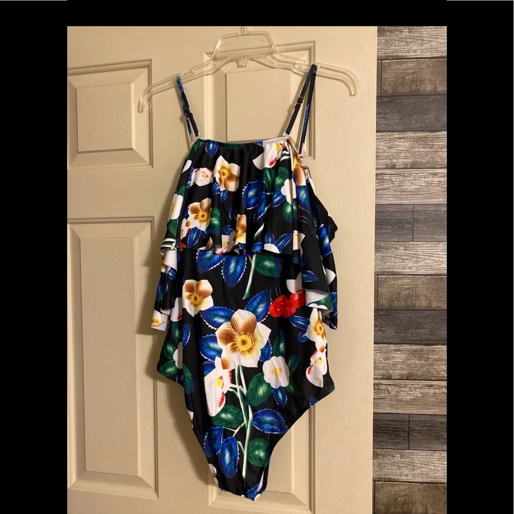 Cold shoulder bathing suit